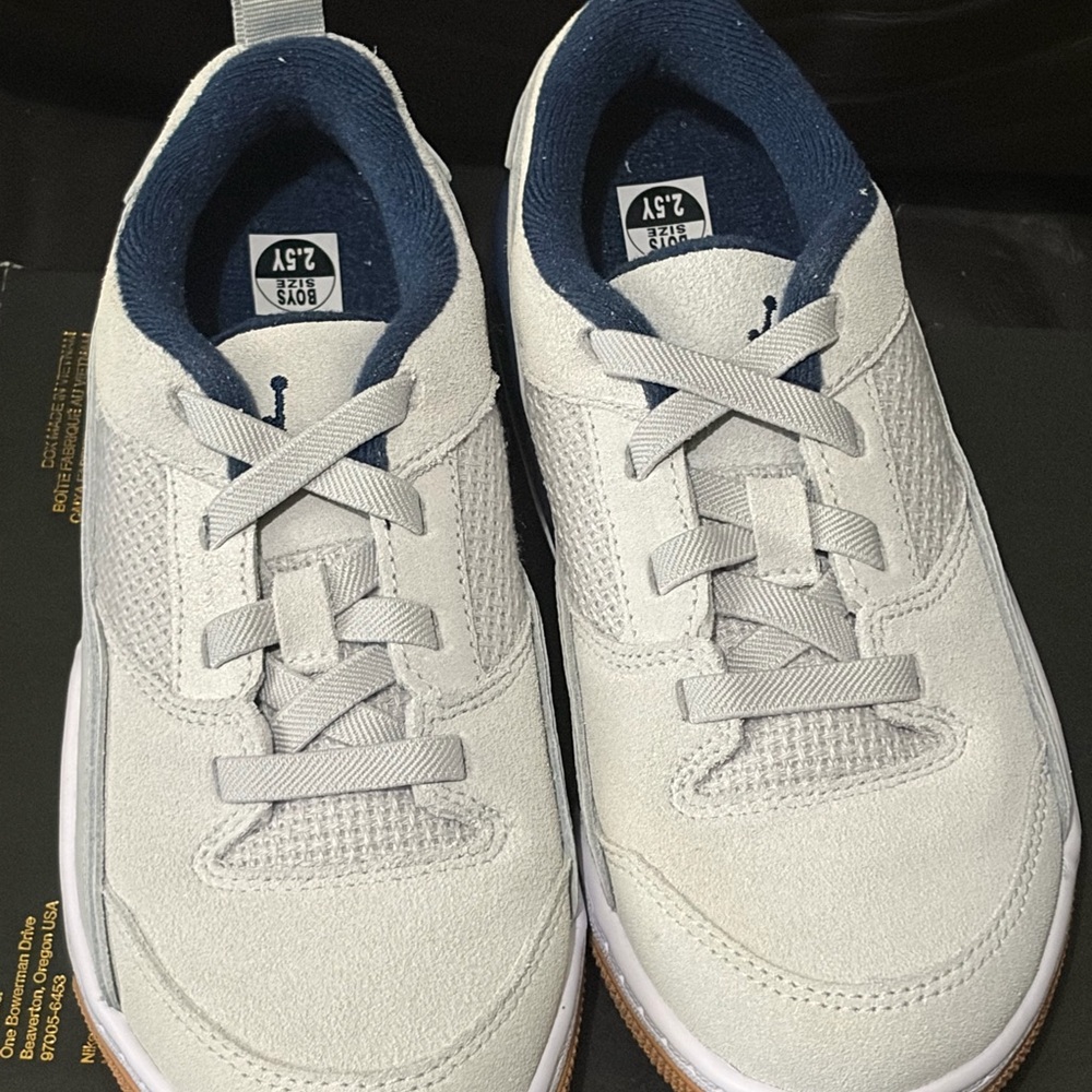 Air Jordan Flight Court kids size 1.5Y
